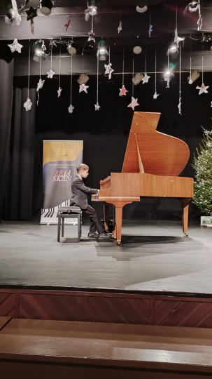Panākumi pianistu konkursā 