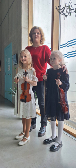 Jaunie vijolnieki sacenšas Saldū