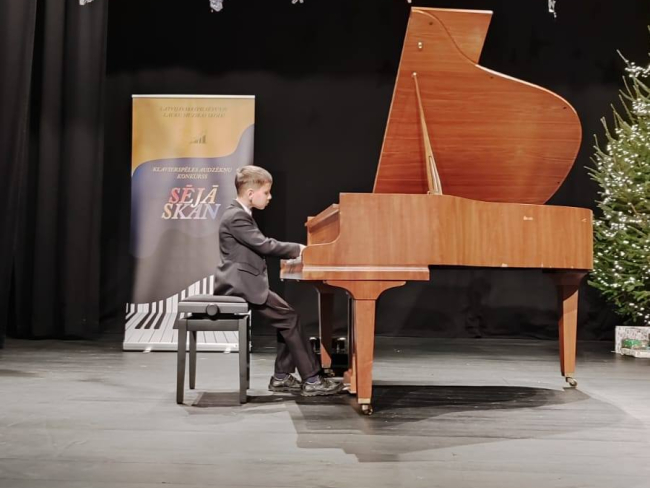 Nīcas Mūzikas skolas audzēkņa Elvisa Narbuta panākumi Mazpilsētu un lauku mūzikas skolu jauno pianistu konkursā Sējā